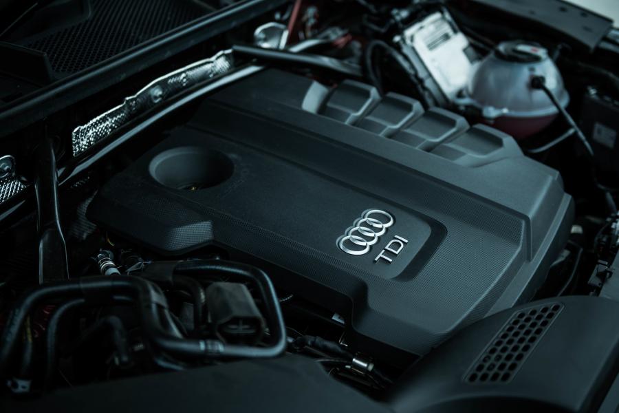 Моторный отсек Audi Q5 40 TDI Quattro 2019 года  (JP) (фото 9 из 20)